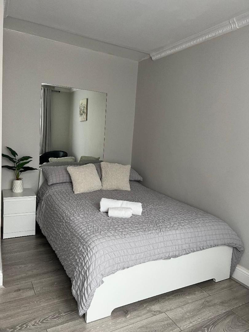 London Property Apartments For Up To 6, Next To Big Ben & London Eye Buitenkant foto