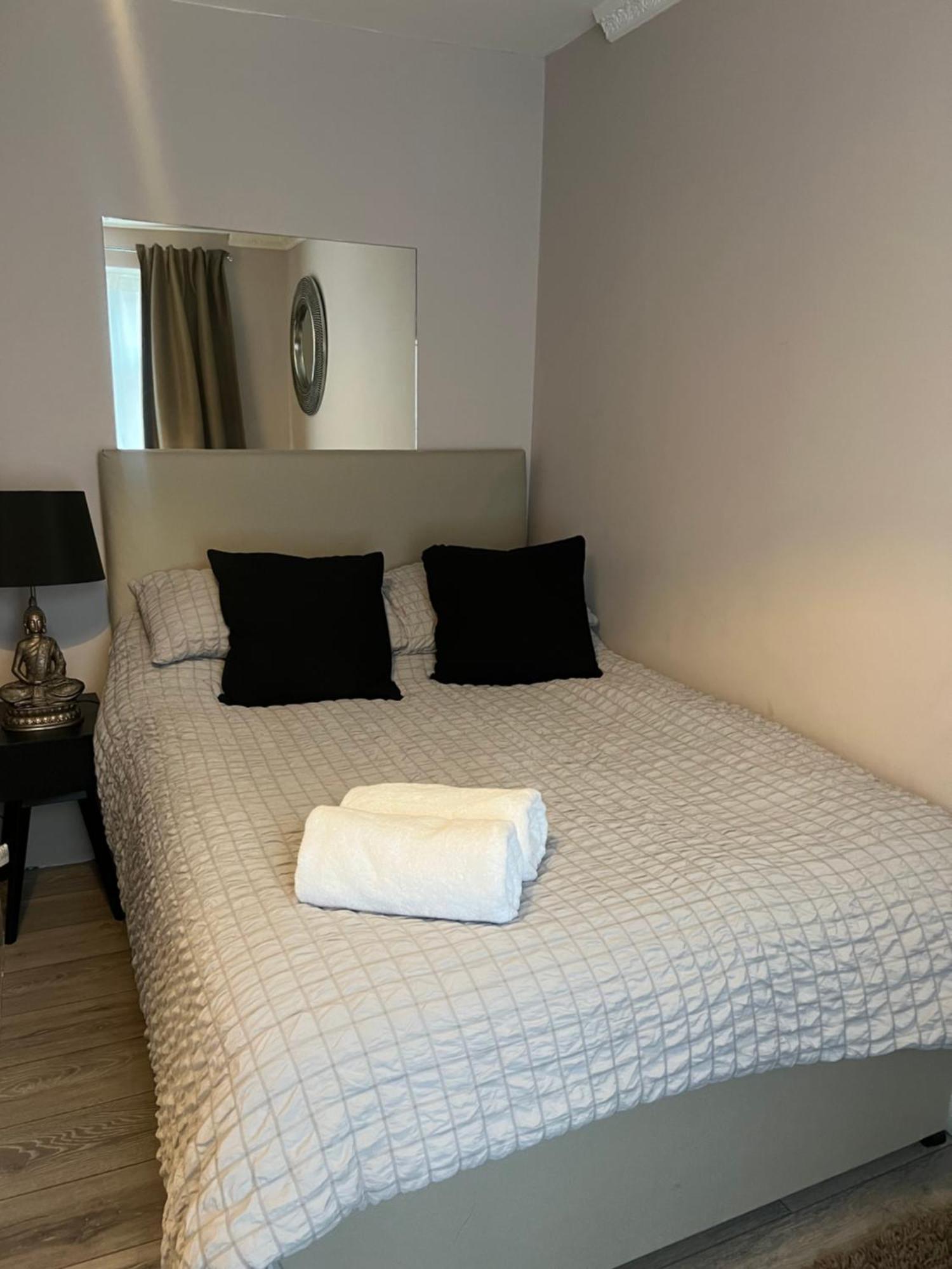 London Property Apartments For Up To 6, Next To Big Ben & London Eye Buitenkant foto